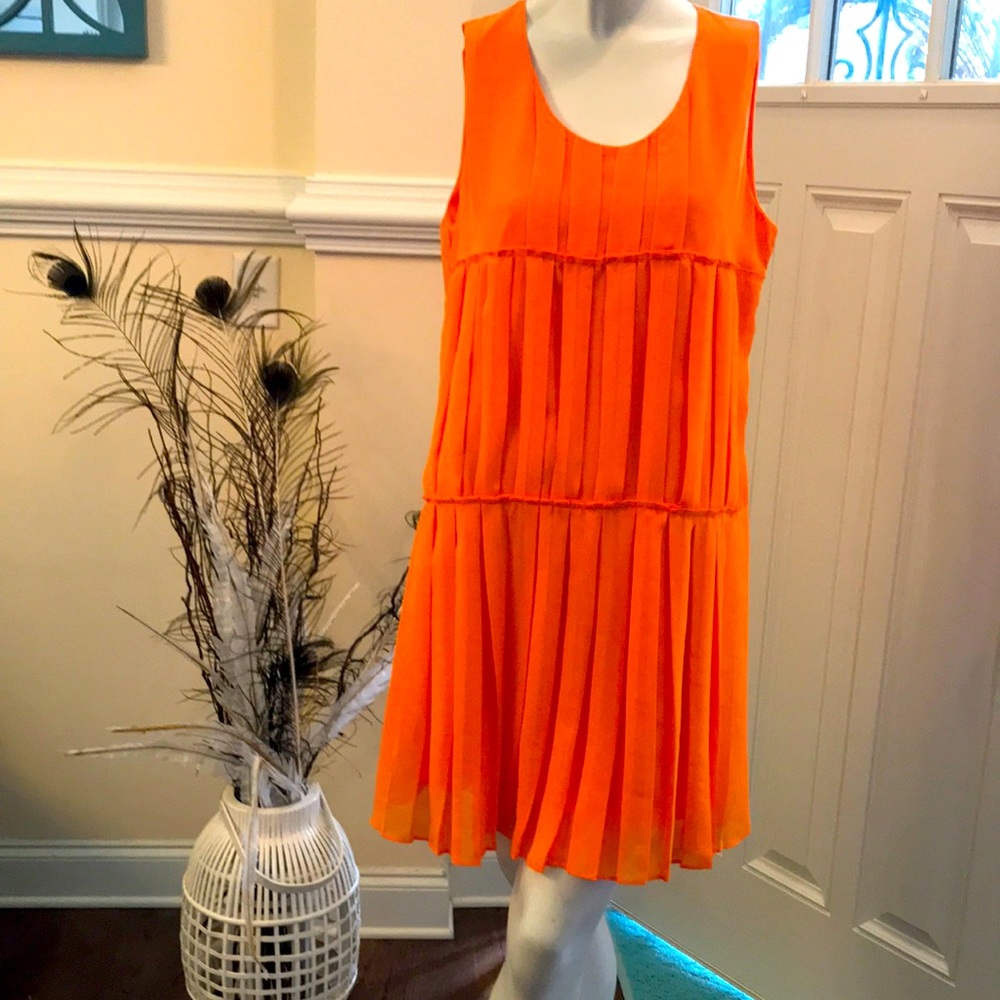 MILANO “orange” SZ 10 BEAUTIFUL ORANGE PLEATS FULLY LINED. SO LIGHTWEIGHT ❤️IT❤️